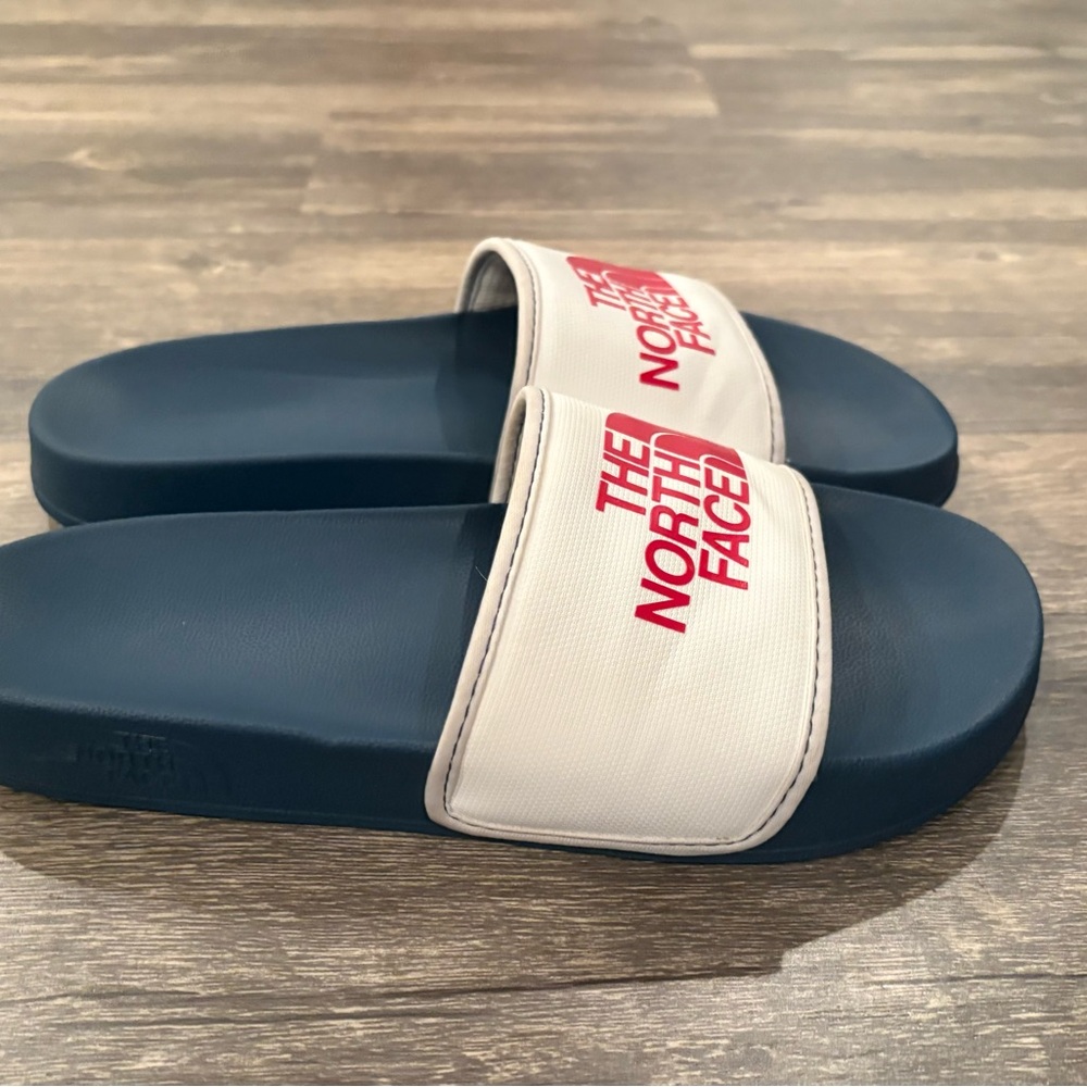 The North Face Women’s Bade Camp III Slides - Size 9 🔴⚪️🔵 - Picture 3 of 7